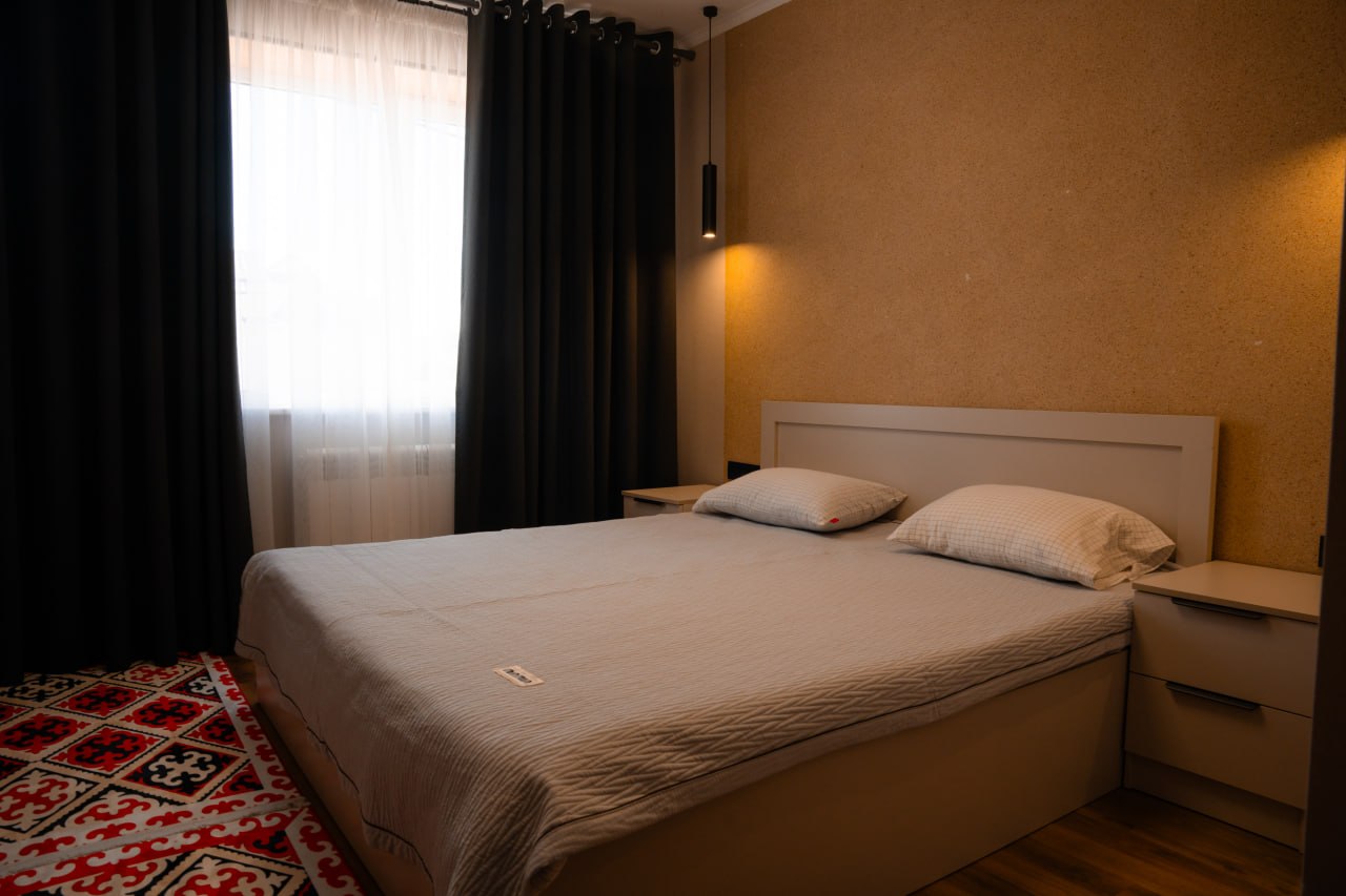 Приватный номер The Traveler House с мягким светом и кроватью